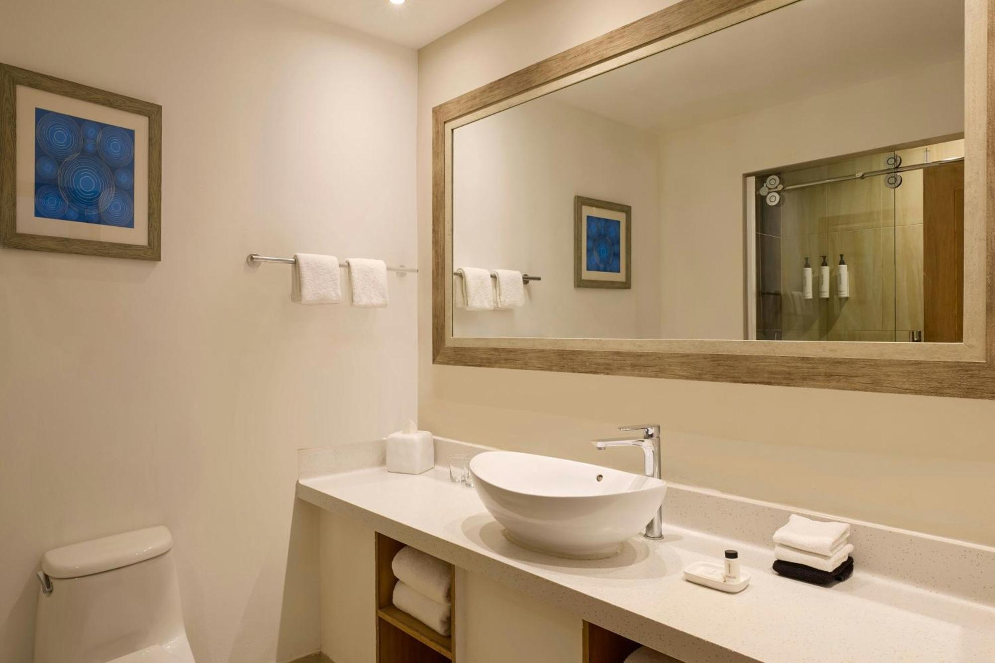 Waves Resort & Spa, Barbados, An Autograph Collection All-Inclusive Resort Saint James Kültér fotó