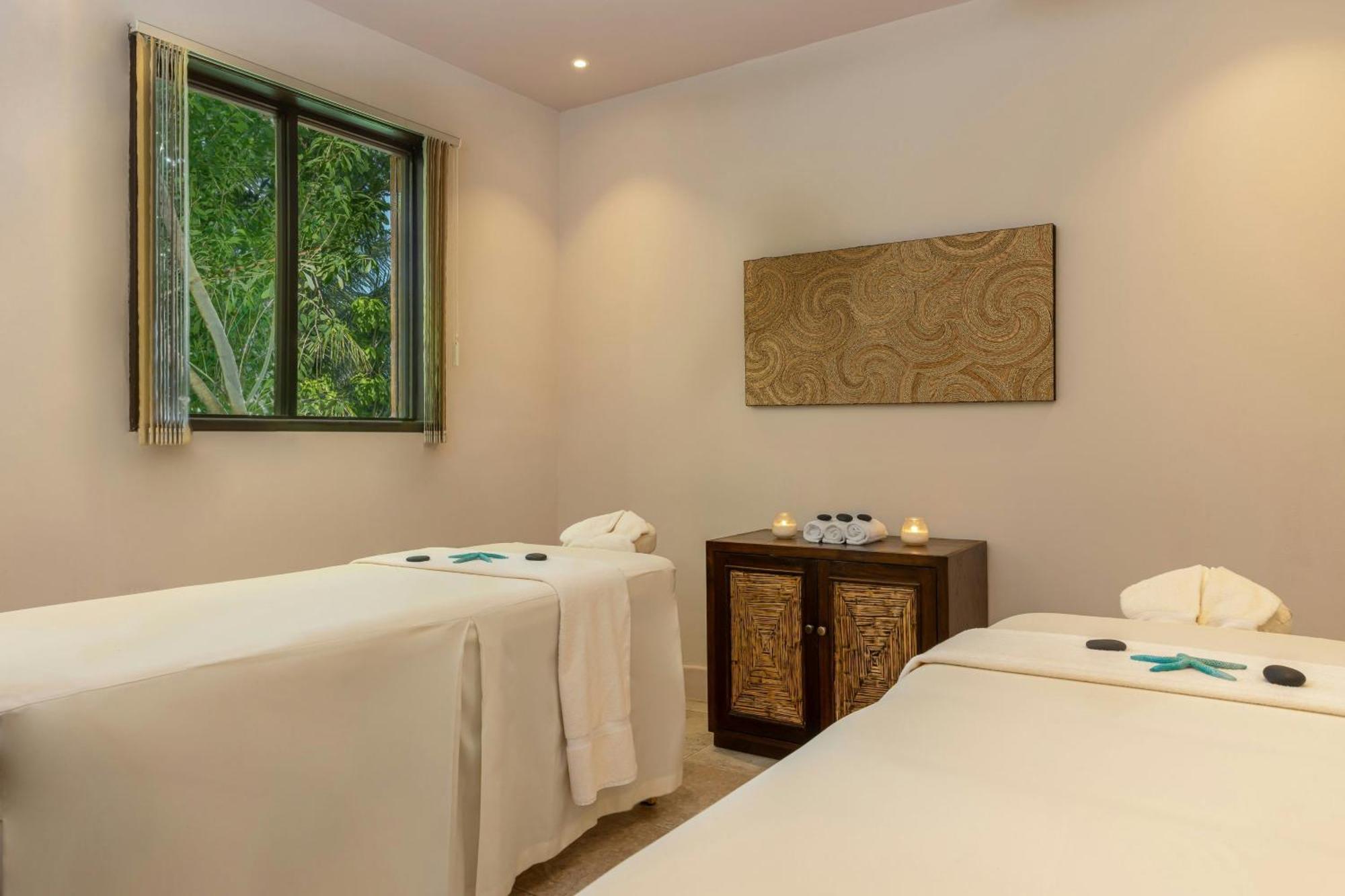 Waves Resort & Spa, Barbados, An Autograph Collection All-Inclusive Resort Saint James Kültér fotó